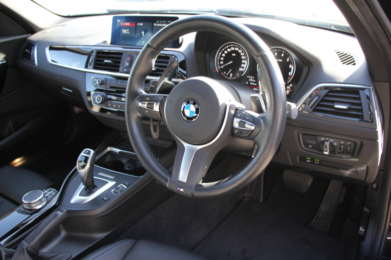 BMW 1シリーズ M140i ｴﾃﾞｨｼｮﾝｼｬﾄﾞｰ 後期 340馬力 直6ﾀｰﾎﾞ後輪駆動最終 ﾋｰﾀｰ黒革 LEDﾍｯﾄﾞﾗｲﾄ ｱﾀﾞﾌﾟﾃｨﾌﾞMｻｽ 専用ﾌﾞﾚｰｷ 18AW ﾀｯﾁ画面HDDﾅﾋﾞPｱｼｽﾄ 衝突軽減ﾌﾞﾚｰｷ 車線逸脱警告 歩行者警告 ﾌﾞﾚｰｷ付ｸﾙｺﾝ 2年保証