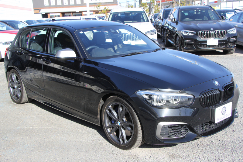 BMW 1シリーズ M140i ｴﾃﾞｨｼｮﾝｼｬﾄﾞｰ 後期 340馬力 直6ﾀｰﾎﾞ後輪駆動最終 ﾋｰﾀｰ黒革 LEDﾍｯﾄﾞﾗｲﾄ ｱﾀﾞﾌﾟﾃｨﾌﾞMｻｽ 専用ﾌﾞﾚｰｷ 18AW ﾀｯﾁ画面HDDﾅﾋﾞPｱｼｽﾄ 衝突軽減ﾌﾞﾚｰｷ 車線逸脱警告 歩行者警告 ﾌﾞﾚｰｷ付ｸﾙｺﾝ 2年保証