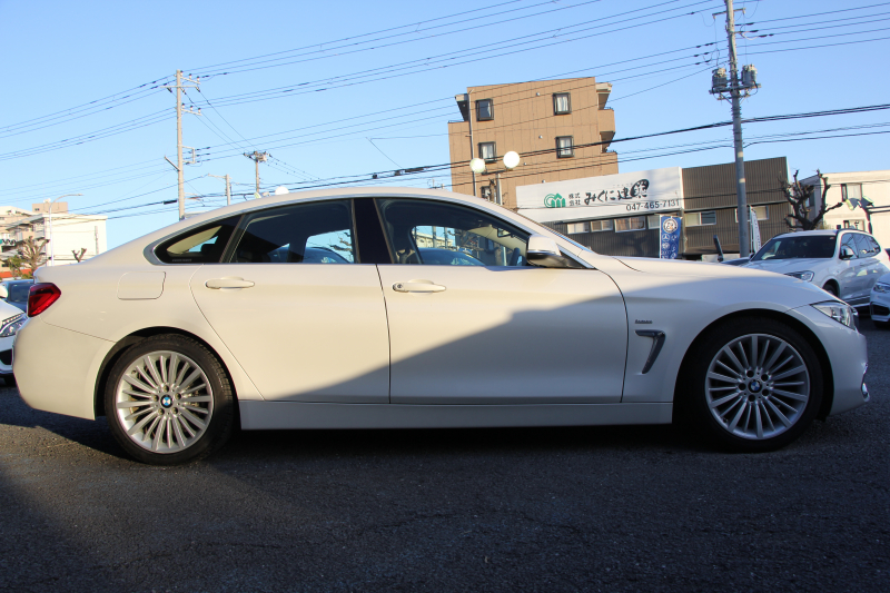 BMW 4シリーズ 420i ｸﾞﾗﾝｸｰﾍﾟﾗｸﾞｼﾞｭｱﾘｰ 後期 真珠色 ﾋｰﾀｰ黒革 液晶ﾒｰﾀｰ LEDﾍｯﾄﾞﾗｲﾄ&ﾃｰﾙ 追従ACC ﾚｰﾝﾁｪﾝｼﾞ警告 ﾌﾙｾｸﾞTV HDDﾅﾋﾞｸﾛｰﾑﾗｲﾝｴｸｽﾃﾘｱ 電動ﾄﾗﾝｸ 衝突軽減ﾌﾞﾚｰｷ 車線逸脱警告 歩行者警告 2年保証