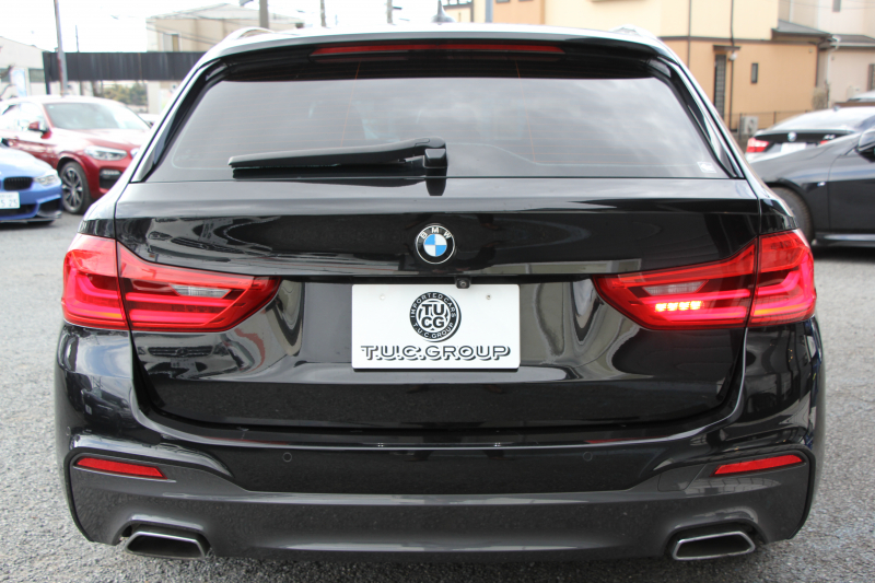 BMW 5シリーズ 530i ﾂｰﾘﾝｸﾞMｽﾎﾟｰﾂ ｾﾚｸﾄP 型式変更後｢ABA-JT20｣ 252馬力 ﾊﾟﾉﾗﾏｻﾝﾙｰﾌ ﾊｰﾏﾝｶｰﾄﾞﾝ 4ｿﾞｰﾝｴｱｺﾝ ｷｬﾝﾍﾞﾗﾍﾞｰｼﾞｭﾚｻﾞｰ 全席ﾋｰﾀｰHUD 追従ACC ｽﾃｱﾘﾝｸﾞｻﾎﾟｰﾄ 変更後全面液晶ﾒｰﾀｰ ﾀｯﾁ画面HDDﾅﾋﾞTV 360度ｶﾒﾗ 2年保証