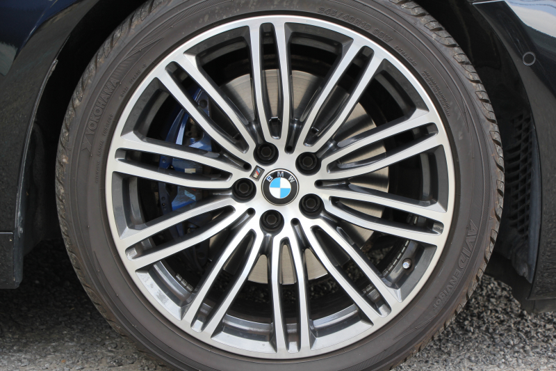 BMW 5シリーズ 530i ﾂｰﾘﾝｸﾞMｽﾎﾟｰﾂ ｾﾚｸﾄP 型式変更後｢ABA-JT20｣ 252馬力 ﾊﾟﾉﾗﾏｻﾝﾙｰﾌ ﾊｰﾏﾝｶｰﾄﾞﾝ 4ｿﾞｰﾝｴｱｺﾝ ｷｬﾝﾍﾞﾗﾍﾞｰｼﾞｭﾚｻﾞｰ 全席ﾋｰﾀｰHUD 追従ACC ｽﾃｱﾘﾝｸﾞｻﾎﾟｰﾄ 変更後全面液晶ﾒｰﾀｰ ﾀｯﾁ画面HDDﾅﾋﾞTV 360度ｶﾒﾗ 2年保証