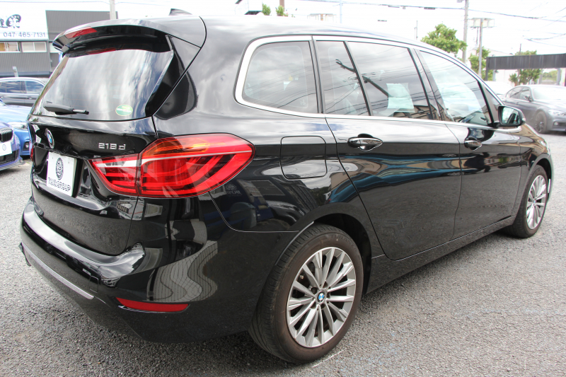 BMW 2シリーズ 218d ｸﾞﾗﾝﾂｱﾗｰ ﾗｸﾞｼﾞｭｱﾘｰ 後期 1ｵｰﾅ ﾌｪｲｽﾘﾌﾄ後 3列7人乗 ADｱｸﾃｨﾌﾞｾｰﾌﾃｨ&ｺﾝﾌｫｰﾄP 追従ACC HUD ﾋｰﾀｰ黒革 電動ﾄﾗﾝｸ LEDﾍｯﾄﾞﾗｲﾄ ﾀｯﾁ画面HDDﾅﾋﾞﾊﾟｰｷﾝｸﾞｱｼｽﾄ 衝突軽減ﾌﾞﾚｰｷ 車線逸脱警告 歩行者警告 2年保証