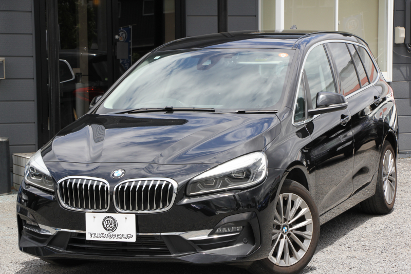 BMW 2シリーズ 218d ｸﾞﾗﾝﾂｱﾗｰ ﾗｸﾞｼﾞｭｱﾘｰ 後期 1ｵｰﾅ ﾌｪｲｽﾘﾌﾄ後 3列7人乗 ADｱｸﾃｨﾌﾞｾｰﾌﾃｨ&ｺﾝﾌｫｰﾄP 追従ACC HUD ﾋｰﾀｰ黒革 電動ﾄﾗﾝｸ LEDﾍｯﾄﾞﾗｲﾄ ﾀｯﾁ画面HDDﾅﾋﾞﾊﾟｰｷﾝｸﾞｱｼｽﾄ 衝突軽減ﾌﾞﾚｰｷ 車線逸脱警告 歩行者警告 2年保証