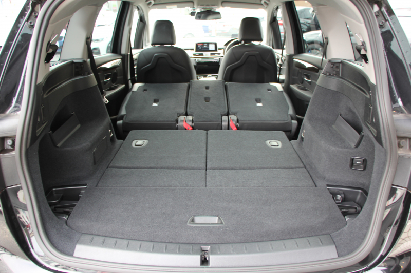 BMW 2シリーズ 218d ｸﾞﾗﾝﾂｱﾗｰ ﾗｸﾞｼﾞｭｱﾘｰ 後期 1ｵｰﾅ ﾌｪｲｽﾘﾌﾄ後 3列7人乗 ADｱｸﾃｨﾌﾞｾｰﾌﾃｨ&ｺﾝﾌｫｰﾄP 追従ACC HUD ﾋｰﾀｰ黒革 電動ﾄﾗﾝｸ LEDﾍｯﾄﾞﾗｲﾄ ﾀｯﾁ画面HDDﾅﾋﾞﾊﾟｰｷﾝｸﾞｱｼｽﾄ 衝突軽減ﾌﾞﾚｰｷ 車線逸脱警告 歩行者警告 2年保証