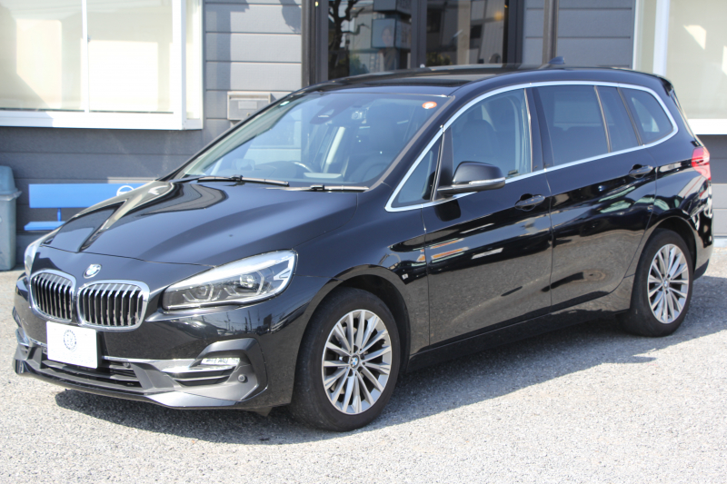 BMW 2シリーズ 218d ｸﾞﾗﾝﾂｱﾗｰ ﾗｸﾞｼﾞｭｱﾘｰ 後期 1ｵｰﾅ ﾌｪｲｽﾘﾌﾄ後 3列7人乗 ADｱｸﾃｨﾌﾞｾｰﾌﾃｨ&ｺﾝﾌｫｰﾄP 追従ACC HUD ﾋｰﾀｰ黒革 電動ﾄﾗﾝｸ LEDﾍｯﾄﾞﾗｲﾄ ﾀｯﾁ画面HDDﾅﾋﾞﾊﾟｰｷﾝｸﾞｱｼｽﾄ 衝突軽減ﾌﾞﾚｰｷ 車線逸脱警告 歩行者警告 2年保証