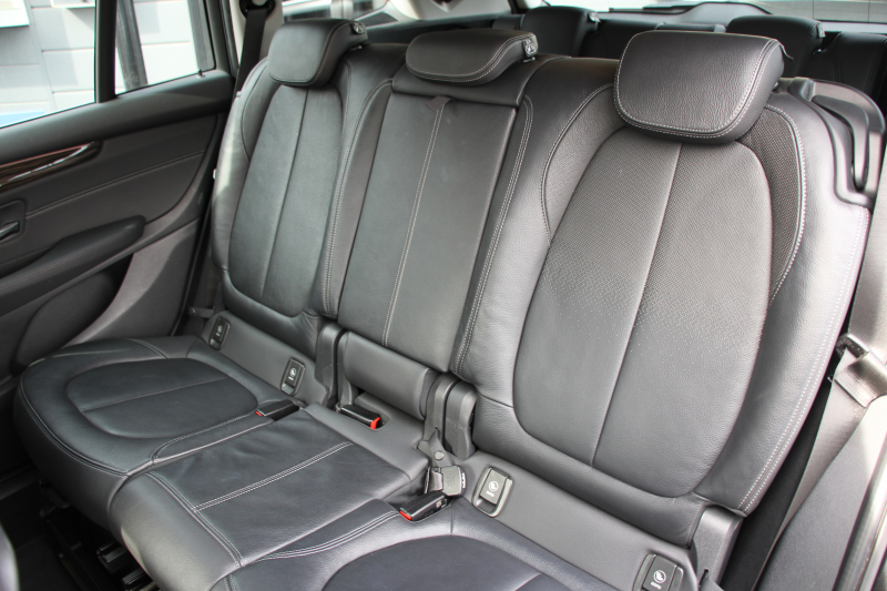 BMW 2シリーズ 218d ｸﾞﾗﾝﾂｱﾗｰ ﾗｸﾞｼﾞｭｱﾘｰ 後期 1ｵｰﾅ ﾌｪｲｽﾘﾌﾄ後 3列7人乗 ADｱｸﾃｨﾌﾞｾｰﾌﾃｨ&ｺﾝﾌｫｰﾄP 追従ACC HUD ﾋｰﾀｰ黒革 電動ﾄﾗﾝｸ LEDﾍｯﾄﾞﾗｲﾄ ﾀｯﾁ画面HDDﾅﾋﾞﾊﾟｰｷﾝｸﾞｱｼｽﾄ 衝突軽減ﾌﾞﾚｰｷ 車線逸脱警告 歩行者警告 2年保証