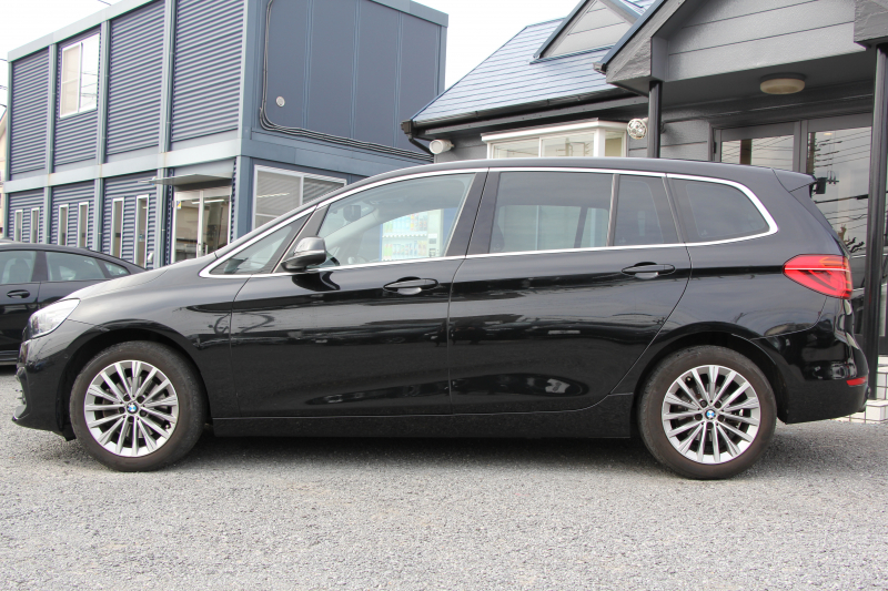 BMW 2シリーズ 218d ｸﾞﾗﾝﾂｱﾗｰ ﾗｸﾞｼﾞｭｱﾘｰ 後期 1ｵｰﾅ ﾌｪｲｽﾘﾌﾄ後 3列7人乗 ADｱｸﾃｨﾌﾞｾｰﾌﾃｨ&ｺﾝﾌｫｰﾄP 追従ACC HUD ﾋｰﾀｰ黒革 電動ﾄﾗﾝｸ LEDﾍｯﾄﾞﾗｲﾄ ﾀｯﾁ画面HDDﾅﾋﾞﾊﾟｰｷﾝｸﾞｱｼｽﾄ 衝突軽減ﾌﾞﾚｰｷ 車線逸脱警告 歩行者警告 2年保証