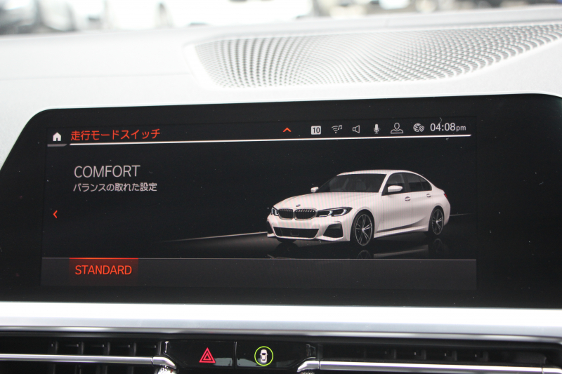 BMW 3シリーズ 320i Mｽﾎﾟｰﾂ ﾃﾞﾋﾞｭｰP ｺﾝﾌｫｰﾄP 真珠色 ﾋｰﾀｰ黒革 専用ﾌﾞﾙｰｽﾃｯﾁ 19AW 追従ACC Mﾊﾟﾌｫｰﾏﾝｽﾘｯﾌﾟｽﾎﾟｲﾗｰ&ﾌﾞﾗｯｸｸﾞﾘﾙ ｽﾃｱﾘﾝｸﾞｻﾎﾟｰﾄ LEDﾍｯﾄﾞﾗｲﾄ 電動ﾄﾗﾝｸ ｱｯﾌﾟﾙｶｰﾌﾟﾚｲ ﾀｯﾁ画面HDDﾅﾋﾞﾜｲﾔﾚｽ充電 Pｱｼｽﾄ 2年保証