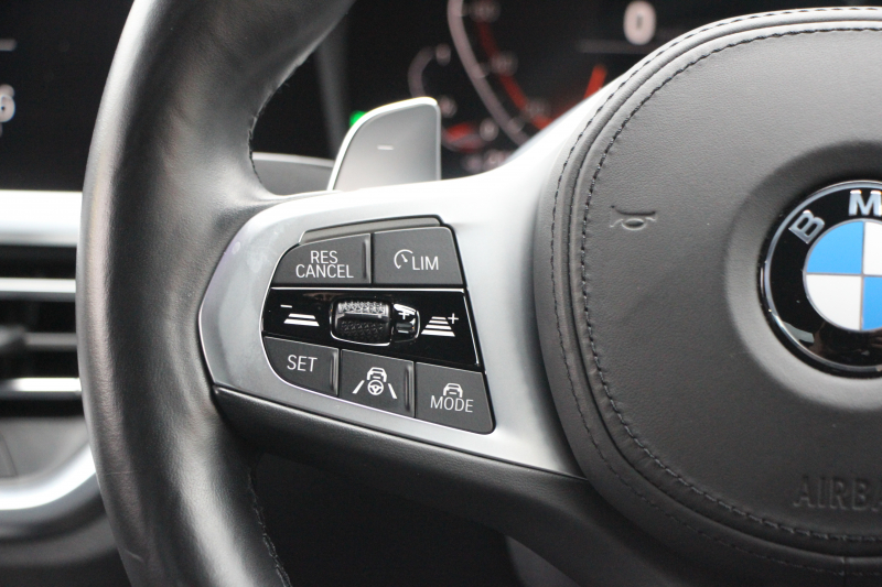 BMW 3シリーズ 320i Mｽﾎﾟｰﾂ ﾃﾞﾋﾞｭｰP ｺﾝﾌｫｰﾄP 真珠色 ﾋｰﾀｰ黒革 専用ﾌﾞﾙｰｽﾃｯﾁ 19AW 追従ACC Mﾊﾟﾌｫｰﾏﾝｽﾘｯﾌﾟｽﾎﾟｲﾗｰ&ﾌﾞﾗｯｸｸﾞﾘﾙ ｽﾃｱﾘﾝｸﾞｻﾎﾟｰﾄ LEDﾍｯﾄﾞﾗｲﾄ 電動ﾄﾗﾝｸ ｱｯﾌﾟﾙｶｰﾌﾟﾚｲ ﾀｯﾁ画面HDDﾅﾋﾞﾜｲﾔﾚｽ充電 Pｱｼｽﾄ 2年保証