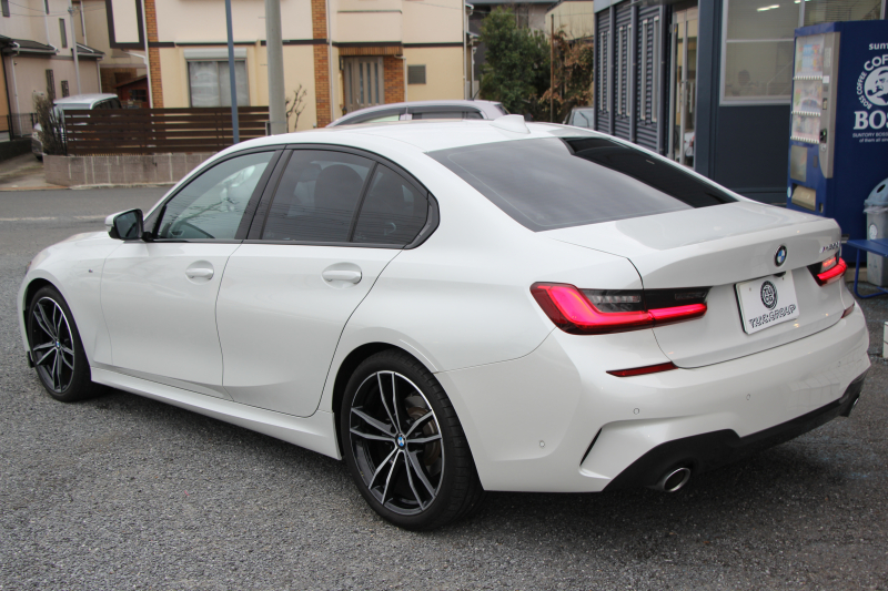 BMW 3シリーズ 320i Mｽﾎﾟｰﾂ ﾃﾞﾋﾞｭｰP ｺﾝﾌｫｰﾄP 真珠色 ﾋｰﾀｰ黒革 専用ﾌﾞﾙｰｽﾃｯﾁ 19AW 追従ACC Mﾊﾟﾌｫｰﾏﾝｽﾘｯﾌﾟｽﾎﾟｲﾗｰ&ﾌﾞﾗｯｸｸﾞﾘﾙ ｽﾃｱﾘﾝｸﾞｻﾎﾟｰﾄ LEDﾍｯﾄﾞﾗｲﾄ 電動ﾄﾗﾝｸ ｱｯﾌﾟﾙｶｰﾌﾟﾚｲ ﾀｯﾁ画面HDDﾅﾋﾞﾜｲﾔﾚｽ充電 Pｱｼｽﾄ 2年保証