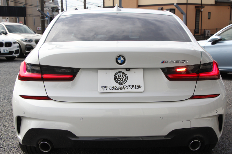 BMW 3シリーズ 320i Mｽﾎﾟｰﾂ ﾃﾞﾋﾞｭｰP ｺﾝﾌｫｰﾄP 真珠色 ﾋｰﾀｰ黒革 専用ﾌﾞﾙｰｽﾃｯﾁ 19AW 追従ACC Mﾊﾟﾌｫｰﾏﾝｽﾘｯﾌﾟｽﾎﾟｲﾗｰ&ﾌﾞﾗｯｸｸﾞﾘﾙ ｽﾃｱﾘﾝｸﾞｻﾎﾟｰﾄ LEDﾍｯﾄﾞﾗｲﾄ 電動ﾄﾗﾝｸ ｱｯﾌﾟﾙｶｰﾌﾟﾚｲ ﾀｯﾁ画面HDDﾅﾋﾞﾜｲﾔﾚｽ充電 Pｱｼｽﾄ 2年保証