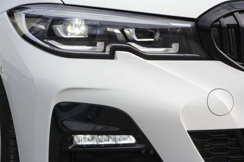 BMW 3シリーズ 320i Mｽﾎﾟｰﾂ ｺﾝﾌｫｰﾄP ｼｰﾄﾋｰﾀｰ ｵﾌﾟｼｮﾝ19AW 追従ACC ｽﾃｱﾘﾝｸﾞｻﾎﾟｰﾄ BMWﾗｲﾌﾞｺｯｸﾋﾟｯﾄﾞLEDﾍｯﾄﾞﾗｲﾄ ｵｰﾄﾊｲﾋﾞｰﾑ ﾜｲﾔﾚｽ充電 ﾊｰﾌﾚｻﾞｰ電動ｼｰﾄ 電動ﾄﾗﾝｸ 3ｿﾞｰﾝｴｱｺﾝ ｱｯﾌﾟﾙｶｰﾌﾟﾚｲ ﾀｯﾁ画面HDDﾅﾋﾞ2年保証