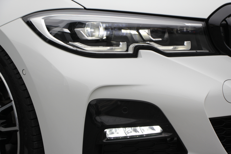 BMW 3シリーズ 320i Mｽﾎﾟｰﾂ ｺﾝﾌｫｰﾄP ｼｰﾄﾋｰﾀｰ ｵﾌﾟｼｮﾝ19AW 追従ACC ｽﾃｱﾘﾝｸﾞｻﾎﾟｰﾄ BMWﾗｲﾌﾞｺｯｸﾋﾟｯﾄﾞLEDﾍｯﾄﾞﾗｲﾄ ｵｰﾄﾊｲﾋﾞｰﾑ ﾜｲﾔﾚｽ充電 ﾊｰﾌﾚｻﾞｰ電動ｼｰﾄ 電動ﾄﾗﾝｸ 3ｿﾞｰﾝｴｱｺﾝ ｱｯﾌﾟﾙｶｰﾌﾟﾚｲ ﾀｯﾁ画面HDDﾅﾋﾞ2年保証