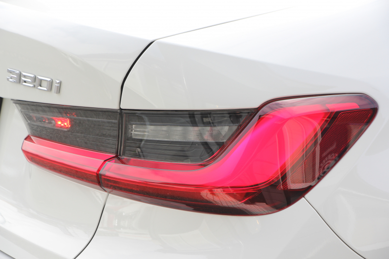 BMW 3シリーズ 320i Mｽﾎﾟｰﾂ ｺﾝﾌｫｰﾄP ｼｰﾄﾋｰﾀｰ ｵﾌﾟｼｮﾝ19AW 追従ACC ｽﾃｱﾘﾝｸﾞｻﾎﾟｰﾄ BMWﾗｲﾌﾞｺｯｸﾋﾟｯﾄﾞLEDﾍｯﾄﾞﾗｲﾄ ｵｰﾄﾊｲﾋﾞｰﾑ ﾜｲﾔﾚｽ充電 ﾊｰﾌﾚｻﾞｰ電動ｼｰﾄ 電動ﾄﾗﾝｸ 3ｿﾞｰﾝｴｱｺﾝ ｱｯﾌﾟﾙｶｰﾌﾟﾚｲ ﾀｯﾁ画面HDDﾅﾋﾞ2年保証