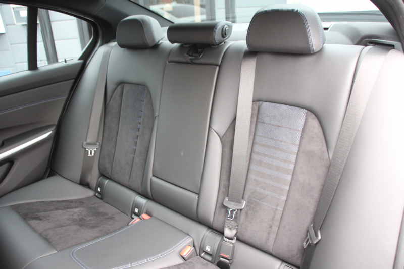 BMW 3シリーズ 320i Mｽﾎﾟｰﾂ ｺﾝﾌｫｰﾄP ｼｰﾄﾋｰﾀｰ ｵﾌﾟｼｮﾝ19AW 追従ACC ｽﾃｱﾘﾝｸﾞｻﾎﾟｰﾄ BMWﾗｲﾌﾞｺｯｸﾋﾟｯﾄﾞLEDﾍｯﾄﾞﾗｲﾄ ｵｰﾄﾊｲﾋﾞｰﾑ ﾜｲﾔﾚｽ充電 ﾊｰﾌﾚｻﾞｰ電動ｼｰﾄ 電動ﾄﾗﾝｸ 3ｿﾞｰﾝｴｱｺﾝ ｱｯﾌﾟﾙｶｰﾌﾟﾚｲ ﾀｯﾁ画面HDDﾅﾋﾞ2年保証