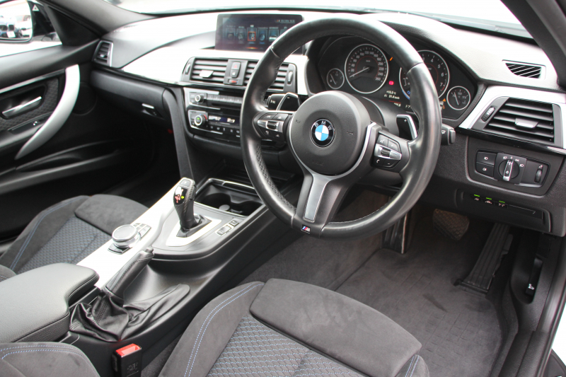 BMW 3シリーズ 320i Mｽﾎﾟｰﾂ ﾌｧｽﾄﾄﾗｯｸP 後期 8A新ｴﾝｼﾞﾝ ｱﾀﾞﾌﾟﾃｨﾌﾞMｻｽ Mｽﾎﾟｰﾂﾌﾞﾚｰｷ 19AW LEDﾍｯﾄﾞﾗｲﾄ&ﾃｰﾙ 追従ACC ﾚｰﾝﾁｪﾝｼﾞ警告 衝突軽減ﾌﾞﾚｰｷ 車線逸脱警告 歩行者警告 HDDﾅﾋﾞBluetooth接続 専用ｴｱﾛ ﾊﾟﾄﾞﾙｼﾌﾄ 2年保証