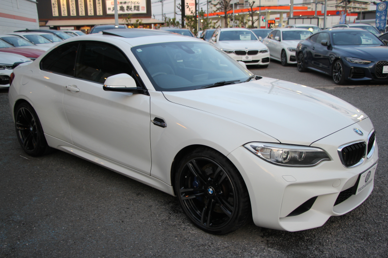 BMW Mシリーズ M2ｸｰﾍﾟMDCT ｻﾝﾙｰﾌ 370馬力 直6ﾀｰﾎﾞ7速DCT ﾋｰﾀｰ黒革 ﾊｰﾏﾝｶｰﾄﾞﾝｻｳﾝﾄﾞﾌﾙｾｸﾞTV HDDﾅﾋﾞBｶﾒﾗ 専用19AW 衝突軽減ﾌﾞﾚｰｷ 車線逸脱警告 歩行者警告 ﾌﾞﾚｰｷ付ｸﾙｺﾝ ｽﾏｰﾄｷｰ ｶｰﾎﾞﾝｲﾝﾃﾘｱﾄﾘﾑ ﾊﾟﾄﾞﾙｼﾌﾄ 2年保証