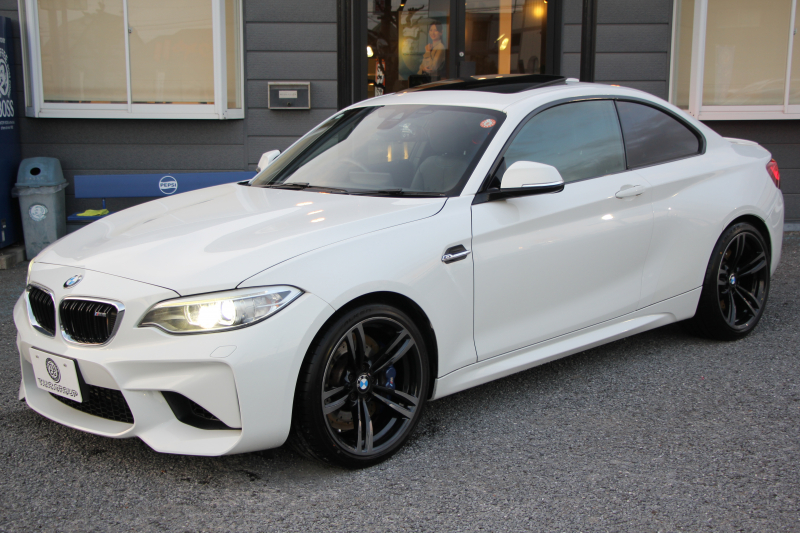 BMW Mシリーズ M2ｸｰﾍﾟMDCT ｻﾝﾙｰﾌ 370馬力 直6ﾀｰﾎﾞ7速DCT ﾋｰﾀｰ黒革 ﾊｰﾏﾝｶｰﾄﾞﾝｻｳﾝﾄﾞﾌﾙｾｸﾞTV HDDﾅﾋﾞBｶﾒﾗ 専用19AW 衝突軽減ﾌﾞﾚｰｷ 車線逸脱警告 歩行者警告 ﾌﾞﾚｰｷ付ｸﾙｺﾝ ｽﾏｰﾄｷｰ ｶｰﾎﾞﾝｲﾝﾃﾘｱﾄﾘﾑ ﾊﾟﾄﾞﾙｼﾌﾄ 2年保証