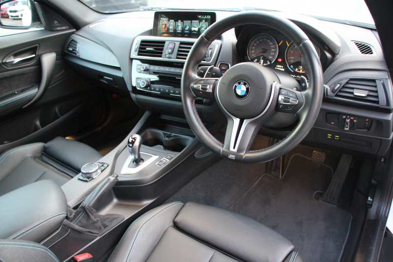 BMW Mシリーズ M2ｸｰﾍﾟMDCT ｻﾝﾙｰﾌ 370馬力 直6ﾀｰﾎﾞ7速DCT ﾋｰﾀｰ黒革 ﾊｰﾏﾝｶｰﾄﾞﾝｻｳﾝﾄﾞﾌﾙｾｸﾞTV HDDﾅﾋﾞBｶﾒﾗ 専用19AW 衝突軽減ﾌﾞﾚｰｷ 車線逸脱警告 歩行者警告 ﾌﾞﾚｰｷ付ｸﾙｺﾝ ｽﾏｰﾄｷｰ ｶｰﾎﾞﾝｲﾝﾃﾘｱﾄﾘﾑ ﾊﾟﾄﾞﾙｼﾌﾄ 2年保証