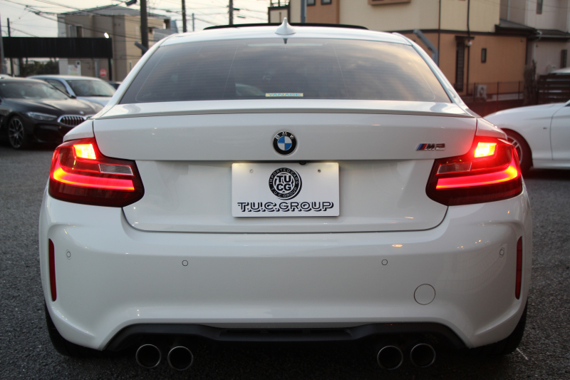 BMW Mシリーズ M2ｸｰﾍﾟMDCT ｻﾝﾙｰﾌ 370馬力 直6ﾀｰﾎﾞ7速DCT ﾋｰﾀｰ黒革 ﾊｰﾏﾝｶｰﾄﾞﾝｻｳﾝﾄﾞﾌﾙｾｸﾞTV HDDﾅﾋﾞBｶﾒﾗ 専用19AW 衝突軽減ﾌﾞﾚｰｷ 車線逸脱警告 歩行者警告 ﾌﾞﾚｰｷ付ｸﾙｺﾝ ｽﾏｰﾄｷｰ ｶｰﾎﾞﾝｲﾝﾃﾘｱﾄﾘﾑ ﾊﾟﾄﾞﾙｼﾌﾄ 2年保証