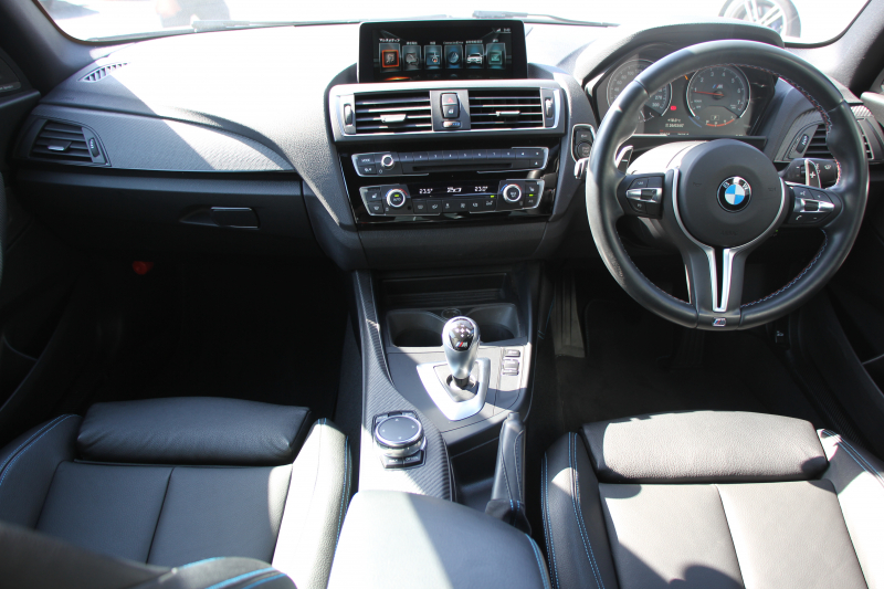 BMW Mシリーズ M2ｸｰﾍﾟMDCT ｻﾝﾙｰﾌ 370馬力 直6ﾀｰﾎﾞ7速DCT ﾋｰﾀｰ黒革 ﾊｰﾏﾝｶｰﾄﾞﾝｻｳﾝﾄﾞﾌﾙｾｸﾞTV HDDﾅﾋﾞBｶﾒﾗ 専用19AW 衝突軽減ﾌﾞﾚｰｷ 車線逸脱警告 歩行者警告 ﾌﾞﾚｰｷ付ｸﾙｺﾝ ｽﾏｰﾄｷｰ ｶｰﾎﾞﾝｲﾝﾃﾘｱﾄﾘﾑ ﾊﾟﾄﾞﾙｼﾌﾄ 2年保証