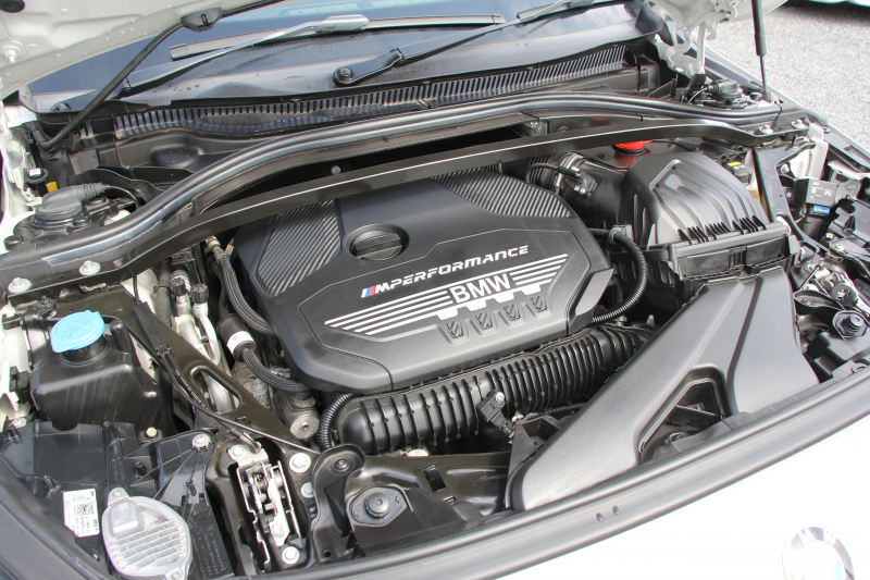 BMW 1シリーズ M135i Xdrive ﾃﾞﾋﾞｭｰP ｺﾝﾌｫｰﾄP 4WD 306馬力 Mｽﾎﾟｰﾂｼｰﾄ ｱﾀﾞﾌﾟﾃｨﾌﾞｻｽ Mｼｰﾄﾍﾞﾙﾄ ｼｰﾄﾋｰﾀｰ BMWﾗｲﾌﾞｺｯｸﾋﾟｯﾄ 追従ACC 電動ﾄﾗﾝｸ ｱｯﾌﾟﾙｶｰﾌﾟﾚｲ 純正HDDﾅﾋﾞPｱｼｽﾄ LEDﾍｯﾄﾞﾗｲﾄ ﾚｰﾝC警告 衝突軽減ﾌﾞﾚｰｷ 2年保証