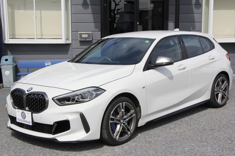 BMW 1シリーズ M135i Xdrive ﾃﾞﾋﾞｭｰP ｺﾝﾌｫｰﾄP 4WD 306馬力 Mｽﾎﾟｰﾂｼｰﾄ ｱﾀﾞﾌﾟﾃｨﾌﾞｻｽ Mｼｰﾄﾍﾞﾙﾄ ｼｰﾄﾋｰﾀｰ BMWﾗｲﾌﾞｺｯｸﾋﾟｯﾄ 追従ACC 電動ﾄﾗﾝｸ ｱｯﾌﾟﾙｶｰﾌﾟﾚｲ 純正HDDﾅﾋﾞPｱｼｽﾄ LEDﾍｯﾄﾞﾗｲﾄ ﾚｰﾝC警告 衝突軽減ﾌﾞﾚｰｷ 2年保証