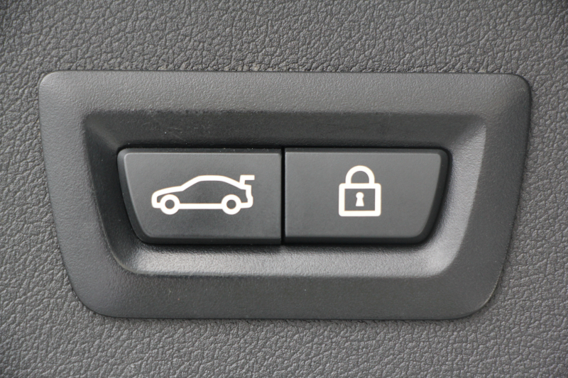 BMW 1シリーズ M135i Xdrive ﾃﾞﾋﾞｭｰP ｺﾝﾌｫｰﾄP 4WD 306馬力 Mｽﾎﾟｰﾂｼｰﾄ ｱﾀﾞﾌﾟﾃｨﾌﾞｻｽ Mｼｰﾄﾍﾞﾙﾄ ｼｰﾄﾋｰﾀｰ BMWﾗｲﾌﾞｺｯｸﾋﾟｯﾄ 追従ACC 電動ﾄﾗﾝｸ ｱｯﾌﾟﾙｶｰﾌﾟﾚｲ 純正HDDﾅﾋﾞPｱｼｽﾄ LEDﾍｯﾄﾞﾗｲﾄ ﾚｰﾝC警告 衝突軽減ﾌﾞﾚｰｷ 2年保証