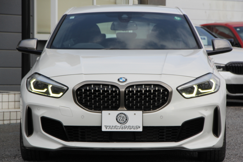 BMW 1シリーズ M135i Xdrive ﾃﾞﾋﾞｭｰP ｺﾝﾌｫｰﾄP 4WD 306馬力 Mｽﾎﾟｰﾂｼｰﾄ ｱﾀﾞﾌﾟﾃｨﾌﾞｻｽ Mｼｰﾄﾍﾞﾙﾄ ｼｰﾄﾋｰﾀｰ BMWﾗｲﾌﾞｺｯｸﾋﾟｯﾄ 追従ACC 電動ﾄﾗﾝｸ ｱｯﾌﾟﾙｶｰﾌﾟﾚｲ 純正HDDﾅﾋﾞPｱｼｽﾄ LEDﾍｯﾄﾞﾗｲﾄ ﾚｰﾝC警告 衝突軽減ﾌﾞﾚｰｷ 2年保証