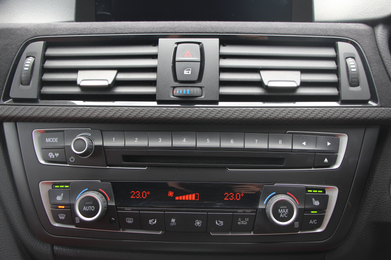 BMW 3シリーズ 320i Mｽﾎﾟｰﾂ 前期最終 追従ACC ﾋｰﾀｰ赤革 MPerformance20AW&ｲﾝﾃﾘｱﾄﾘﾑ&ｽﾃｱﾘﾝｸﾞﾎｲｰﾙ 衝突軽減ﾌﾞﾚｰｷ 車線逸脱警告 歩行者警告 ﾀｯﾁﾊﾟｯﾄﾞ対応HDDﾅﾋﾞﾐﾗｰETC2.0 専用ｴｱﾛ 直噴ﾀｰﾎﾞ8速AT 2年保証