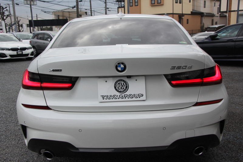 BMW 3シリーズ 320d Xdrive Mｽﾎﾟｰﾂ ﾃﾞﾋﾞｭｰP ｺﾝﾌｫｰﾄP 4WD 真珠色 1ｵｰﾅ ﾋｰﾀｰ黒革 専用ﾌﾞﾙｰｽﾃｯﾁ 19AW LEDﾍｯﾄﾞﾗｲﾄ 追従ACC ｽﾃｱﾘﾝｸﾞｻﾎﾟｰﾄ ｱｯﾌﾟﾙｶｰﾌﾟﾚｲ ﾀｯﾁ画面HDDﾅﾋﾞBMWﾗｲﾌﾞｺｯｸﾋﾟｯﾄﾞ電動ﾄﾗﾝｸ Hi-fiｽﾋﾟｰｶｰ ｱﾝﾋﾞｴﾝﾝﾄﾗｲﾄ 2年保証