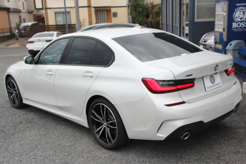 BMW 3シリーズ 320d Xdrive Mｽﾎﾟｰﾂ ﾃﾞﾋﾞｭｰP ｺﾝﾌｫｰﾄP 4WD 真珠色 1ｵｰﾅ ﾋｰﾀｰ黒革 専用ﾌﾞﾙｰｽﾃｯﾁ 19AW LEDﾍｯﾄﾞﾗｲﾄ 追従ACC ｽﾃｱﾘﾝｸﾞｻﾎﾟｰﾄ ｱｯﾌﾟﾙｶｰﾌﾟﾚｲ ﾀｯﾁ画面HDDﾅﾋﾞBMWﾗｲﾌﾞｺｯｸﾋﾟｯﾄﾞ電動ﾄﾗﾝｸ Hi-fiｽﾋﾟｰｶｰ ｱﾝﾋﾞｴﾝﾝﾄﾗｲﾄ 2年保証