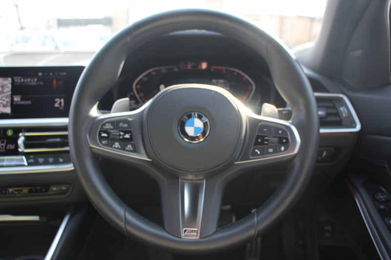 BMW 3シリーズ 320d Xdrive Mｽﾎﾟｰﾂ ﾃﾞﾋﾞｭｰP ｺﾝﾌｫｰﾄP 4WD 真珠色 1ｵｰﾅ ﾋｰﾀｰ黒革 専用ﾌﾞﾙｰｽﾃｯﾁ 19AW LEDﾍｯﾄﾞﾗｲﾄ 追従ACC ｽﾃｱﾘﾝｸﾞｻﾎﾟｰﾄ ｱｯﾌﾟﾙｶｰﾌﾟﾚｲ ﾀｯﾁ画面HDDﾅﾋﾞBMWﾗｲﾌﾞｺｯｸﾋﾟｯﾄﾞ電動ﾄﾗﾝｸ Hi-fiｽﾋﾟｰｶｰ ｱﾝﾋﾞｴﾝﾝﾄﾗｲﾄ 2年保証
