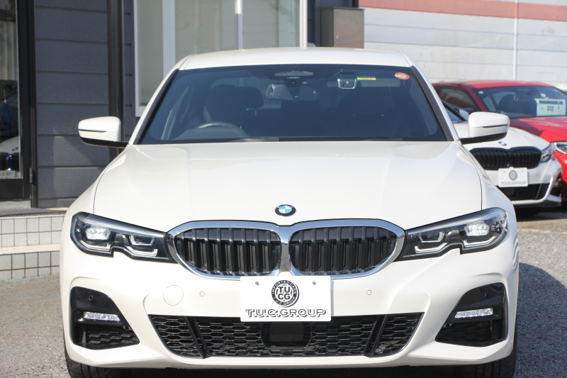 BMW 3シリーズ 320d Xdrive Mｽﾎﾟｰﾂ ﾃﾞﾋﾞｭｰP ｺﾝﾌｫｰﾄP 4WD 真珠色 1ｵｰﾅ ﾋｰﾀｰ黒革 専用ﾌﾞﾙｰｽﾃｯﾁ 19AW LEDﾍｯﾄﾞﾗｲﾄ 追従ACC ｽﾃｱﾘﾝｸﾞｻﾎﾟｰﾄ ｱｯﾌﾟﾙｶｰﾌﾟﾚｲ ﾀｯﾁ画面HDDﾅﾋﾞBMWﾗｲﾌﾞｺｯｸﾋﾟｯﾄﾞ電動ﾄﾗﾝｸ Hi-fiｽﾋﾟｰｶｰ ｱﾝﾋﾞｴﾝﾝﾄﾗｲﾄ 2年保証