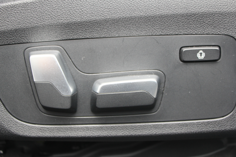 BMW 3シリーズ 320d Xdrive Mｽﾎﾟｰﾂ ﾃﾞﾋﾞｭｰP ｺﾝﾌｫｰﾄP 4WD 真珠色 1ｵｰﾅ ﾋｰﾀｰ黒革 専用ﾌﾞﾙｰｽﾃｯﾁ 19AW LEDﾍｯﾄﾞﾗｲﾄ 追従ACC ｽﾃｱﾘﾝｸﾞｻﾎﾟｰﾄ ｱｯﾌﾟﾙｶｰﾌﾟﾚｲ ﾀｯﾁ画面HDDﾅﾋﾞBMWﾗｲﾌﾞｺｯｸﾋﾟｯﾄﾞ電動ﾄﾗﾝｸ Hi-fiｽﾋﾟｰｶｰ ｱﾝﾋﾞｴﾝﾝﾄﾗｲﾄ 2年保証