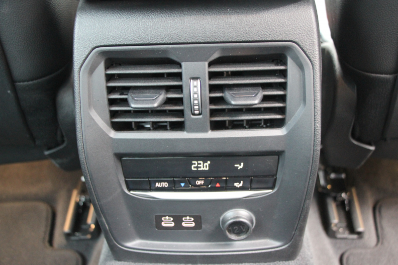 BMW 3シリーズ 320d Xdrive Mｽﾎﾟｰﾂ ﾃﾞﾋﾞｭｰP ｺﾝﾌｫｰﾄP 4WD 真珠色 1ｵｰﾅ ﾋｰﾀｰ黒革 専用ﾌﾞﾙｰｽﾃｯﾁ 19AW LEDﾍｯﾄﾞﾗｲﾄ 追従ACC ｽﾃｱﾘﾝｸﾞｻﾎﾟｰﾄ ｱｯﾌﾟﾙｶｰﾌﾟﾚｲ ﾀｯﾁ画面HDDﾅﾋﾞBMWﾗｲﾌﾞｺｯｸﾋﾟｯﾄﾞ電動ﾄﾗﾝｸ Hi-fiｽﾋﾟｰｶｰ ｱﾝﾋﾞｴﾝﾝﾄﾗｲﾄ 2年保証