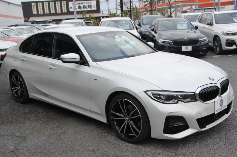BMW 3シリーズ 320d Xdrive Mｽﾎﾟｰﾂ ﾃﾞﾋﾞｭｰP ｺﾝﾌｫｰﾄP 4WD 真珠色 1ｵｰﾅ ﾋｰﾀｰ黒革 専用ﾌﾞﾙｰｽﾃｯﾁ 19AW LEDﾍｯﾄﾞﾗｲﾄ 追従ACC ｽﾃｱﾘﾝｸﾞｻﾎﾟｰﾄ ｱｯﾌﾟﾙｶｰﾌﾟﾚｲ ﾀｯﾁ画面HDDﾅﾋﾞBMWﾗｲﾌﾞｺｯｸﾋﾟｯﾄﾞ電動ﾄﾗﾝｸ Hi-fiｽﾋﾟｰｶｰ ｱﾝﾋﾞｴﾝﾝﾄﾗｲﾄ 2年保証