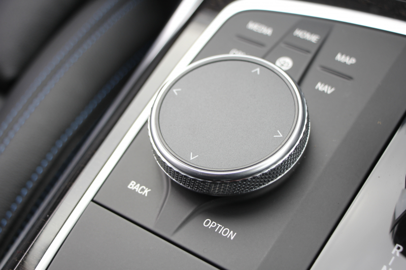 BMW 3シリーズ 320d Xdrive Mｽﾎﾟｰﾂ ﾃﾞﾋﾞｭｰP ｺﾝﾌｫｰﾄP 4WD 真珠色 1ｵｰﾅ ﾋｰﾀｰ黒革 専用ﾌﾞﾙｰｽﾃｯﾁ 19AW LEDﾍｯﾄﾞﾗｲﾄ 追従ACC ｽﾃｱﾘﾝｸﾞｻﾎﾟｰﾄ ｱｯﾌﾟﾙｶｰﾌﾟﾚｲ ﾀｯﾁ画面HDDﾅﾋﾞBMWﾗｲﾌﾞｺｯｸﾋﾟｯﾄﾞ電動ﾄﾗﾝｸ Hi-fiｽﾋﾟｰｶｰ ｱﾝﾋﾞｴﾝﾝﾄﾗｲﾄ 2年保証