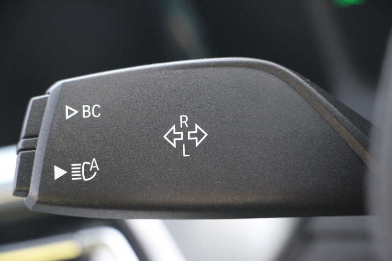 BMW 3シリーズ 320d Xdrive Mｽﾎﾟｰﾂ ﾃﾞﾋﾞｭｰP ｺﾝﾌｫｰﾄP 4WD 真珠色 1ｵｰﾅ ﾋｰﾀｰ黒革 専用ﾌﾞﾙｰｽﾃｯﾁ 19AW LEDﾍｯﾄﾞﾗｲﾄ 追従ACC ｽﾃｱﾘﾝｸﾞｻﾎﾟｰﾄ ｱｯﾌﾟﾙｶｰﾌﾟﾚｲ ﾀｯﾁ画面HDDﾅﾋﾞBMWﾗｲﾌﾞｺｯｸﾋﾟｯﾄﾞ電動ﾄﾗﾝｸ Hi-fiｽﾋﾟｰｶｰ ｱﾝﾋﾞｴﾝﾝﾄﾗｲﾄ 2年保証