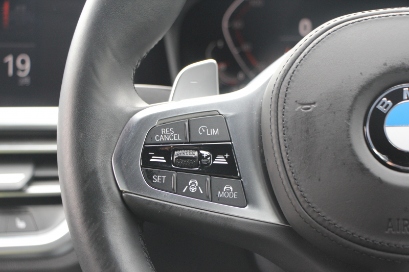 BMW 3シリーズ 320d Xdrive Mｽﾎﾟｰﾂ ﾃﾞﾋﾞｭｰP ｺﾝﾌｫｰﾄP 4WD 真珠色 1ｵｰﾅ ﾋｰﾀｰ黒革 専用ﾌﾞﾙｰｽﾃｯﾁ 19AW LEDﾍｯﾄﾞﾗｲﾄ 追従ACC ｽﾃｱﾘﾝｸﾞｻﾎﾟｰﾄ ｱｯﾌﾟﾙｶｰﾌﾟﾚｲ ﾀｯﾁ画面HDDﾅﾋﾞBMWﾗｲﾌﾞｺｯｸﾋﾟｯﾄﾞ電動ﾄﾗﾝｸ Hi-fiｽﾋﾟｰｶｰ ｱﾝﾋﾞｴﾝﾝﾄﾗｲﾄ 2年保証