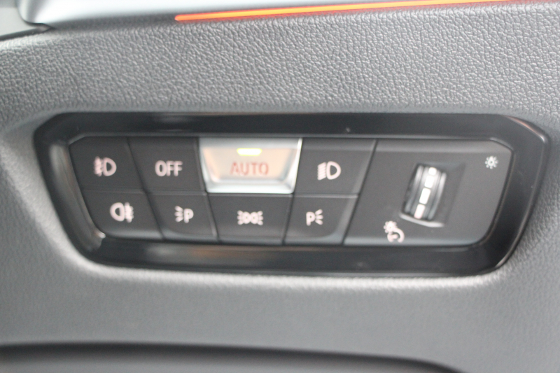 BMW 3シリーズ 320d Xdrive Mｽﾎﾟｰﾂ ﾃﾞﾋﾞｭｰP ｺﾝﾌｫｰﾄP 4WD 真珠色 1ｵｰﾅ ﾋｰﾀｰ黒革 専用ﾌﾞﾙｰｽﾃｯﾁ 19AW LEDﾍｯﾄﾞﾗｲﾄ 追従ACC ｽﾃｱﾘﾝｸﾞｻﾎﾟｰﾄ ｱｯﾌﾟﾙｶｰﾌﾟﾚｲ ﾀｯﾁ画面HDDﾅﾋﾞBMWﾗｲﾌﾞｺｯｸﾋﾟｯﾄﾞ電動ﾄﾗﾝｸ Hi-fiｽﾋﾟｰｶｰ ｱﾝﾋﾞｴﾝﾝﾄﾗｲﾄ 2年保証