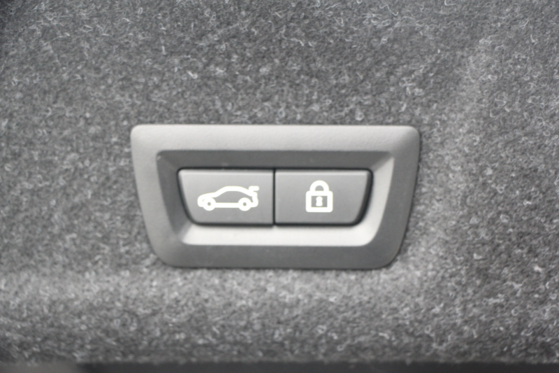 BMW 3シリーズ 320d Xdrive Mｽﾎﾟｰﾂ ﾃﾞﾋﾞｭｰP ｺﾝﾌｫｰﾄP 4WD 真珠色 1ｵｰﾅ ﾋｰﾀｰ黒革 専用ﾌﾞﾙｰｽﾃｯﾁ 19AW LEDﾍｯﾄﾞﾗｲﾄ 追従ACC ｽﾃｱﾘﾝｸﾞｻﾎﾟｰﾄ ｱｯﾌﾟﾙｶｰﾌﾟﾚｲ ﾀｯﾁ画面HDDﾅﾋﾞBMWﾗｲﾌﾞｺｯｸﾋﾟｯﾄﾞ電動ﾄﾗﾝｸ Hi-fiｽﾋﾟｰｶｰ ｱﾝﾋﾞｴﾝﾝﾄﾗｲﾄ 2年保証