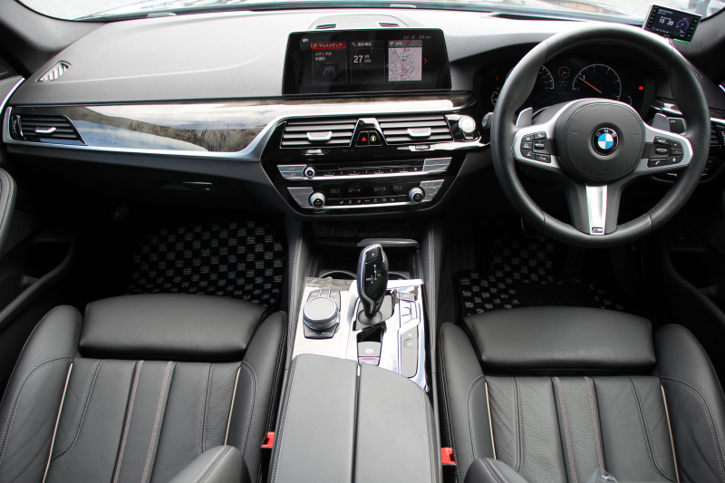 BMW 5シリーズ 523d Mｽﾎﾟｰﾂ ﾊｲﾗｲﾝ 変更後ﾓﾃﾞﾙ 1ｵｰﾅ 新液晶ﾒｰﾀｰ 全席ﾋｰﾀｰ黒革 HUD LEDﾍｯﾄﾞﾗｲﾄ 追従ACC ｽﾃｱﾘﾝｸﾞｻﾎﾟｰﾄ ｵｰﾄﾊｲﾋﾞｰﾑ ﾀｯﾁ画面HDDﾅﾋﾞﾌﾙｾｸﾞTV 360度ｶﾒﾗ 電動ﾄﾗﾝｸ 専用ｴｱﾛ 19AW ﾊﾟﾄﾞﾙｼﾌﾄ ｱﾝﾋﾞｴﾝﾄﾗｲﾄ 2年保証