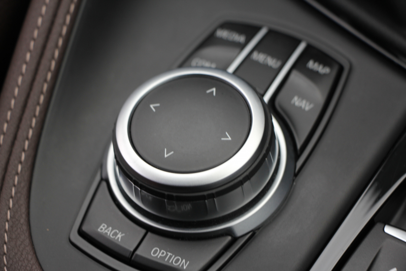 BMW X1 Xdrive18d Xﾗｲﾝ ﾊｲﾗｲﾝ ｺﾝﾌｫｰﾄP 後期 ﾌｪｲｽﾘﾌﾄ後 真珠色 ﾋｰﾀｰ茶革 追従ACC LEDﾍｯﾄﾞﾗｲﾄ&ﾃｰﾙ 電動ﾄﾗﾝｸ ｻﾃﾝｳｲﾝﾄﾞｳﾓｰﾙ ﾀｯﾁ画面HDDﾅﾋﾞﾜｲﾔﾚｽ充電 衝突軽減ﾌﾞﾚｰｷ 車線逸脱警告 歩行者警告 2年保証