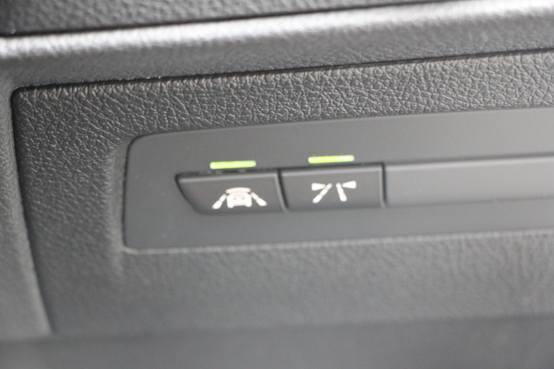 BMW 2シリーズ M235i ｸｰﾍﾟ直6ﾀｰﾎﾞ326馬力 ｱﾀﾞﾌﾟﾃｨﾌﾞMｻｽ 専用ﾌﾞﾚｰｷ ﾊｰﾏﾝｶｰﾄﾞﾝ Bｶﾒﾗ&ﾘｱ障害物ｿﾅｰ 衝突軽減ﾌﾞﾚｰｷ 車線逸脱警告 歩行者警告 ﾌﾞﾚｰｷ付ｸﾙｺﾝ 左右独立ｵｰﾄｴｱｺﾝ HDDﾅﾋﾞBluetooth接続 18AW ﾊﾟﾄﾞﾙｼﾌﾄ 2年保証