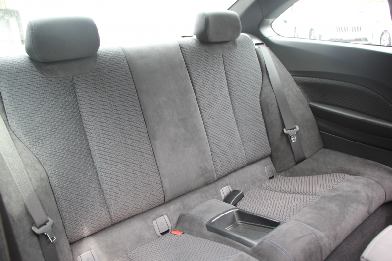 BMW 2シリーズ M235i ｸｰﾍﾟ直6ﾀｰﾎﾞ326馬力 ｱﾀﾞﾌﾟﾃｨﾌﾞMｻｽ 専用ﾌﾞﾚｰｷ ﾊｰﾏﾝｶｰﾄﾞﾝ Bｶﾒﾗ&ﾘｱ障害物ｿﾅｰ 衝突軽減ﾌﾞﾚｰｷ 車線逸脱警告 歩行者警告 ﾌﾞﾚｰｷ付ｸﾙｺﾝ 左右独立ｵｰﾄｴｱｺﾝ HDDﾅﾋﾞBluetooth接続 18AW ﾊﾟﾄﾞﾙｼﾌﾄ 2年保証