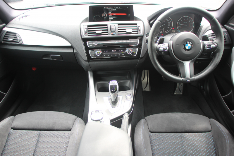 BMW 2シリーズ M235i ｸｰﾍﾟ直6ﾀｰﾎﾞ326馬力 ｱﾀﾞﾌﾟﾃｨﾌﾞMｻｽ 専用ﾌﾞﾚｰｷ ﾊｰﾏﾝｶｰﾄﾞﾝ Bｶﾒﾗ&ﾘｱ障害物ｿﾅｰ 衝突軽減ﾌﾞﾚｰｷ 車線逸脱警告 歩行者警告 ﾌﾞﾚｰｷ付ｸﾙｺﾝ 左右独立ｵｰﾄｴｱｺﾝ HDDﾅﾋﾞBluetooth接続 18AW ﾊﾟﾄﾞﾙｼﾌﾄ 2年保証