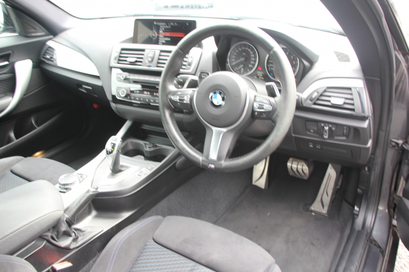 BMW 2シリーズ M235i ｸｰﾍﾟ直6ﾀｰﾎﾞ326馬力 ｱﾀﾞﾌﾟﾃｨﾌﾞMｻｽ 専用ﾌﾞﾚｰｷ ﾊｰﾏﾝｶｰﾄﾞﾝ Bｶﾒﾗ&ﾘｱ障害物ｿﾅｰ 衝突軽減ﾌﾞﾚｰｷ 車線逸脱警告 歩行者警告 ﾌﾞﾚｰｷ付ｸﾙｺﾝ 左右独立ｵｰﾄｴｱｺﾝ HDDﾅﾋﾞBluetooth接続 18AW ﾊﾟﾄﾞﾙｼﾌﾄ 2年保証