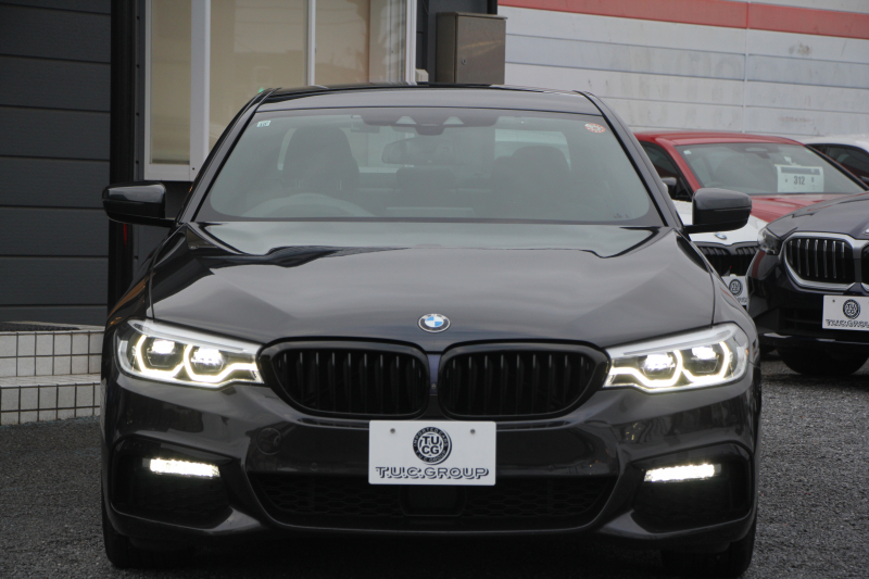 BMW 5シリーズ 530i Mｽﾎﾟｰﾂ ｺﾝﾌｫｰﾄP ｲﾉﾍﾞｰｼｮﾝP 252馬力 ﾏｯｻｰｼﾞﾍﾞﾝﾁﾚｰｼｮﾝ 全席ﾋｰﾀｰ黒革 ｺﾝﾌｫｰﾄｼｰﾄ ﾃﾞｨｽﾌﾟﾚｲｷｰ ﾘﾓｰﾄP ｼﾞｪｽﾁｬｰC HUD 追従ACC 液晶ﾒｰﾀｰ ﾀｯﾁ画面HDDﾅﾋﾞTV 360度ｶﾒﾗ 電動ﾄﾗﾝｸ LEDﾍｯﾄﾞﾗｲﾄ ｵｰﾄﾊｲﾋﾞｰﾑ 2年保証