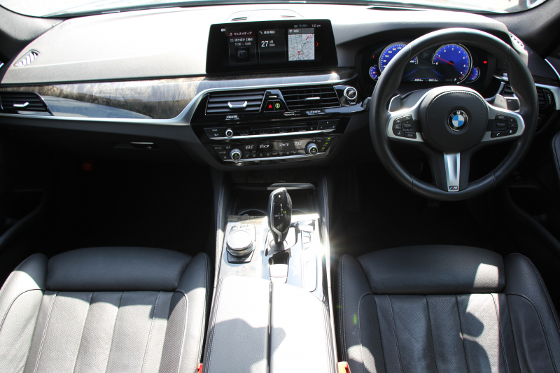 BMW 5シリーズ 530i Mｽﾎﾟｰﾂ ｺﾝﾌｫｰﾄP ｲﾉﾍﾞｰｼｮﾝP 252馬力 ﾏｯｻｰｼﾞﾍﾞﾝﾁﾚｰｼｮﾝ 全席ﾋｰﾀｰ黒革 ｺﾝﾌｫｰﾄｼｰﾄ ﾃﾞｨｽﾌﾟﾚｲｷｰ ﾘﾓｰﾄP ｼﾞｪｽﾁｬｰC HUD 追従ACC 液晶ﾒｰﾀｰ ﾀｯﾁ画面HDDﾅﾋﾞTV 360度ｶﾒﾗ 電動ﾄﾗﾝｸ LEDﾍｯﾄﾞﾗｲﾄ ｵｰﾄﾊｲﾋﾞｰﾑ 2年保証